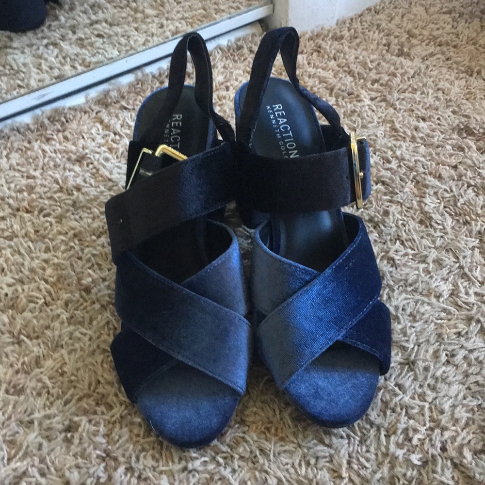 Kenneth Cole Navy Velvet Sandals size 9 NWOT